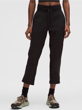 lululemon athletica Dance Studio Mid Rise Cropped Pant- Size 6